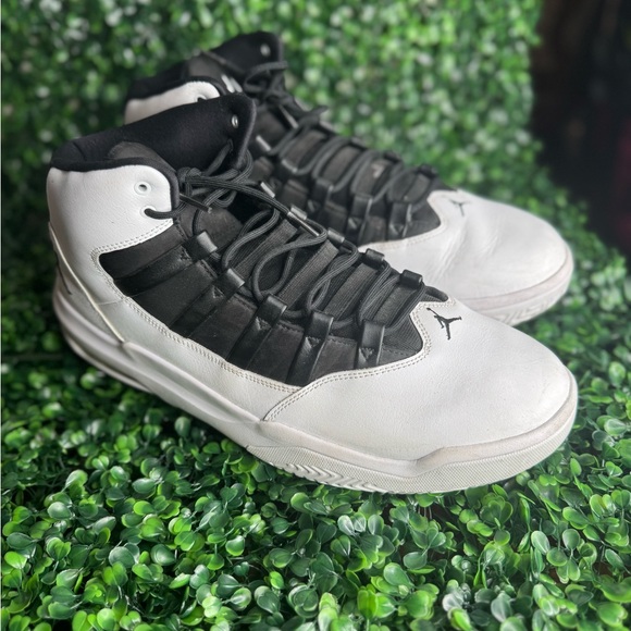 Jordan Men's Black and White Sneakers - Picture 2 of 4